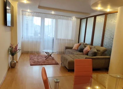 Apartament decomandat de închiriat 85 mp finisaje moderne etaj 7 Griviței