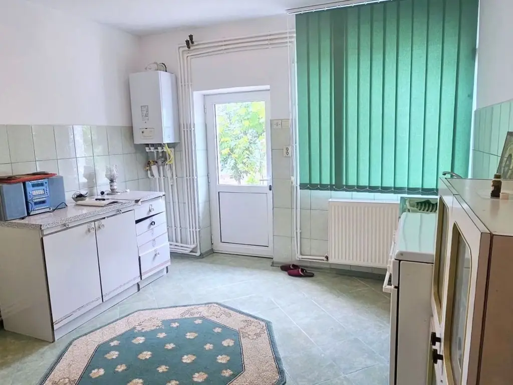 Casa la sol cu teren 1055 mp si livada - Vanatori, Galati