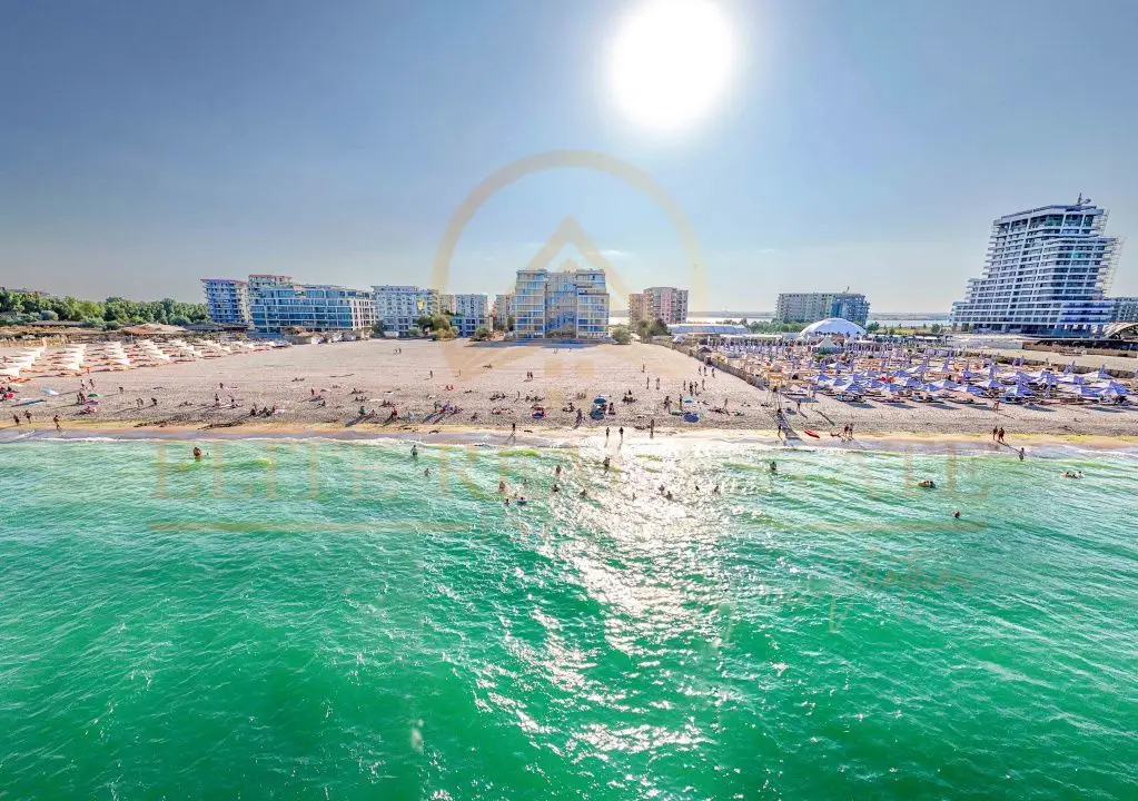 Stațiunea Mamaia - Vânzare apartament cu 2 camere cu terasa, primul rând la mare