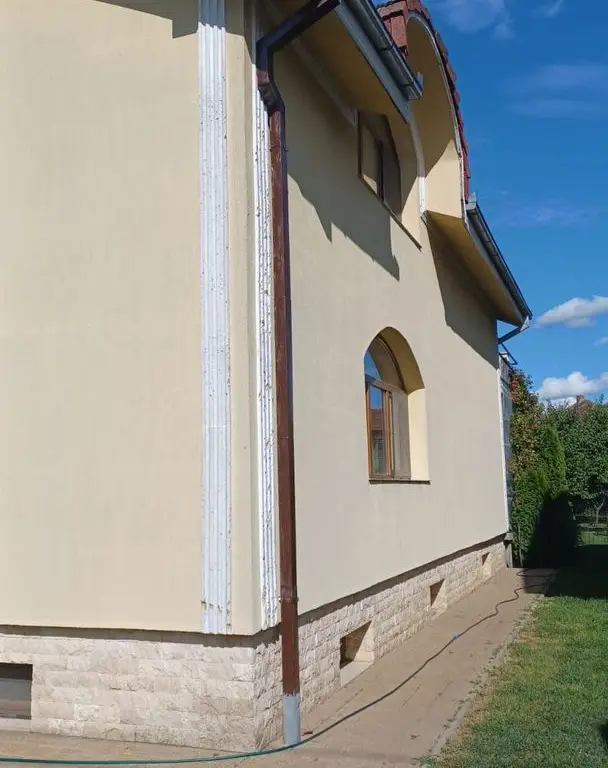 BRASADAS vinde casa individuala 8 cam teren 10 ari Unirii.