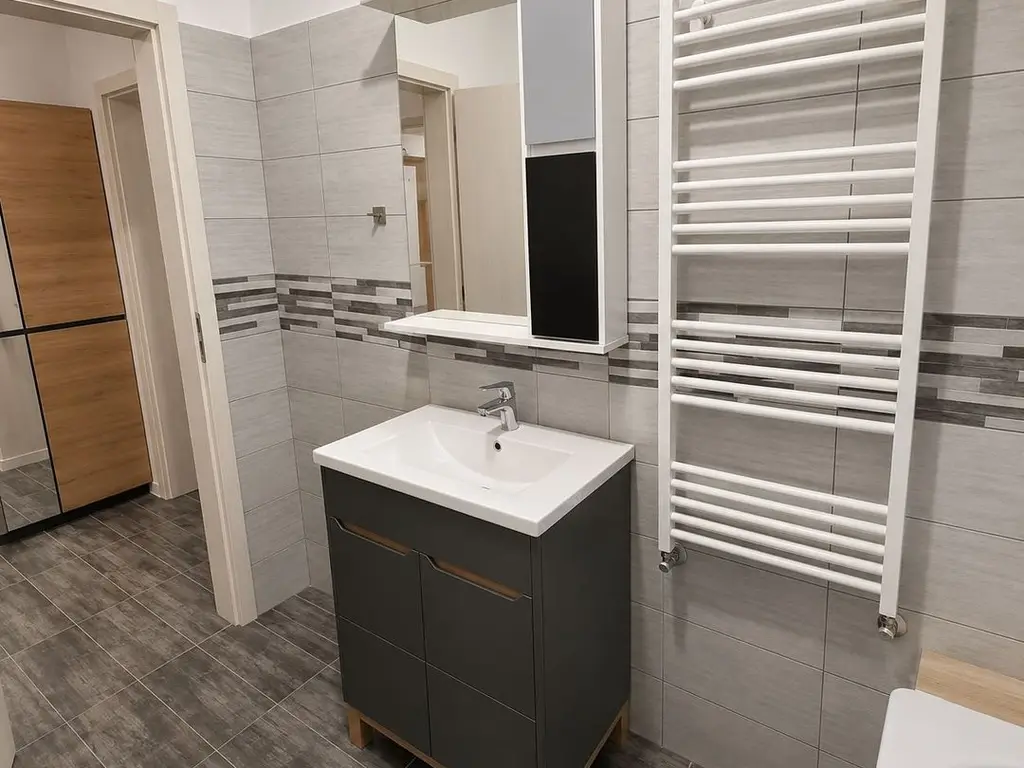 Apartament 2 camere, bloc nou, prima închiriere, 2 locuri de parcare