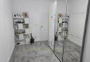 3 Camere. Etaj 1. Mobilat si utilat. 2 locuri de parcare. 2 Bai. 2 Balcoane