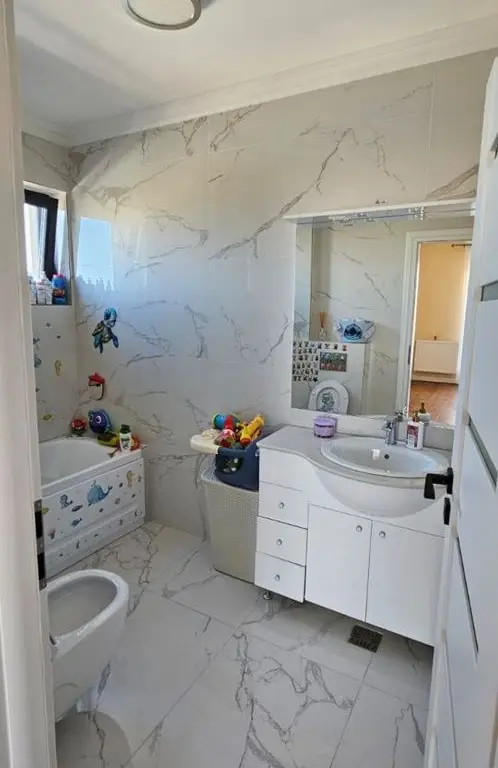 Apartament 3 camera