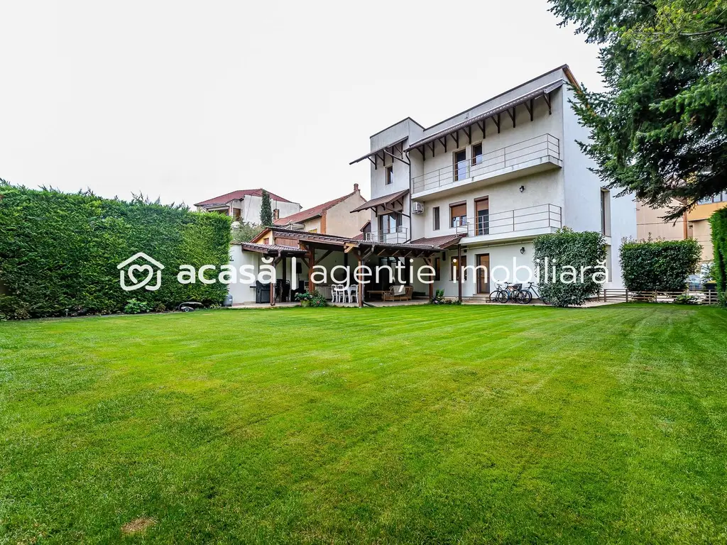 Vilă exclusivistă pe malul Mureșului – design modern si teren generos