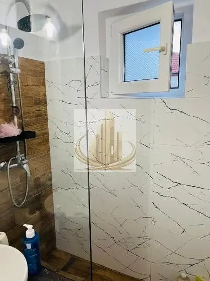 Vând apartament cu 2 camere-Aradului