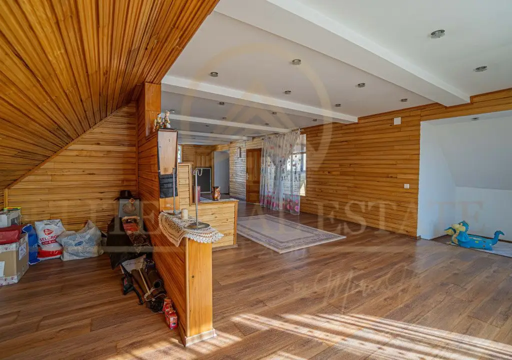 Agigea - Vila D+P+1E+M pe un teren de 772 mp cu o deschidere de 21,46 m.