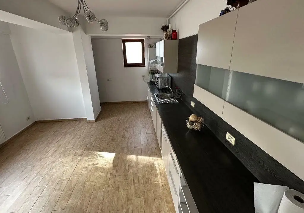 Apartament Damaroaia 3 camere 101 utili parcare subteran+Boxa Direct Proprietar