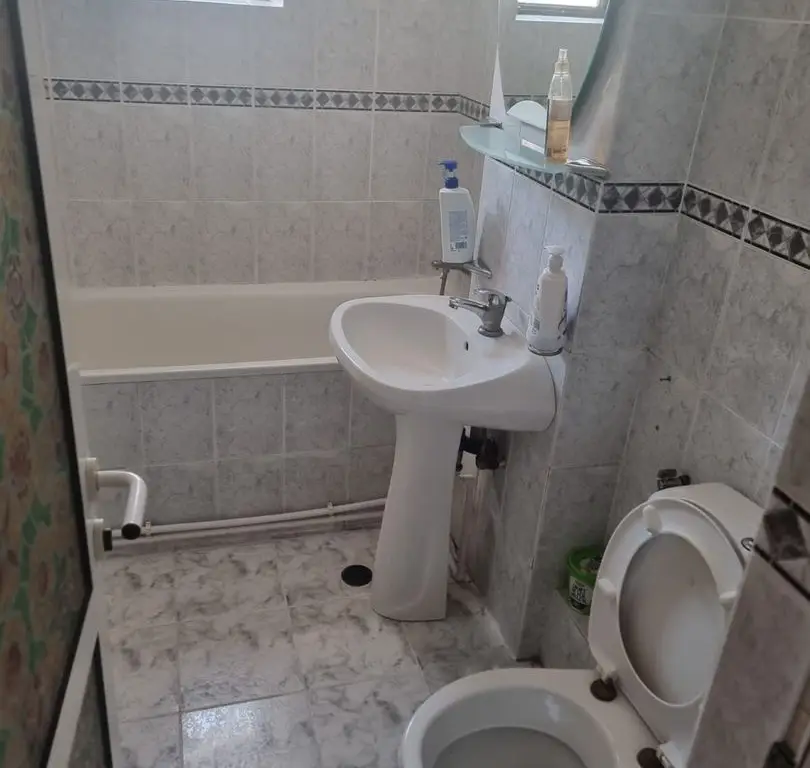 De inchiriat apartament cu 3 camere, zona Garii, etaj 3, 490 euro negociabi