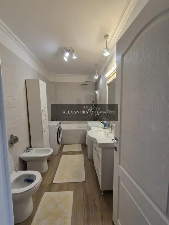 Apartament de vanzare 3 camere, 66 mp, 2 bai, balcon, 2 parcari