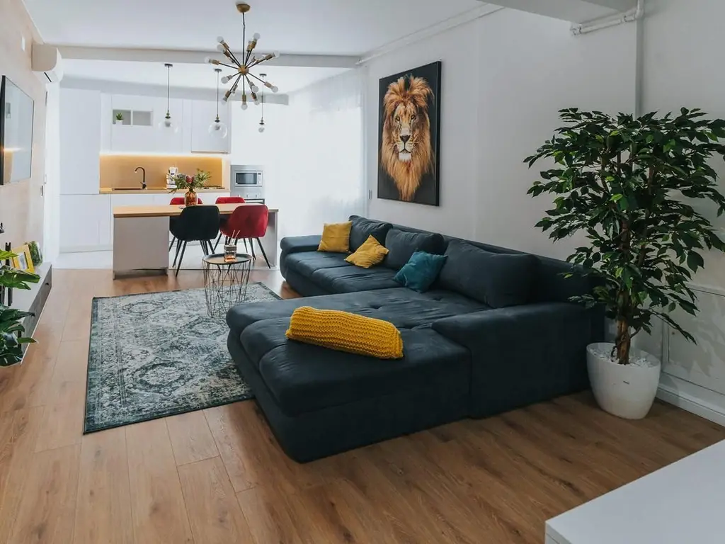 3 camere, ultracentral, Oradea. 235 000 E. Comision 0