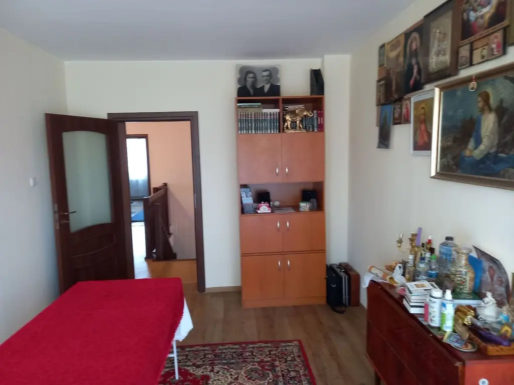 BRASADAS vinde casa in zona TITULESCU cu 5 camere si teren 350mp
