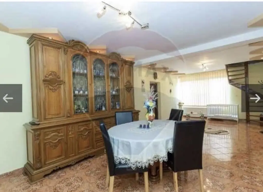 Casa/Vila 4 camere de vanzare
