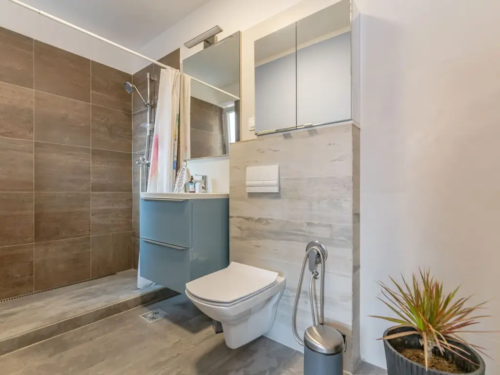 Casa mobilata utilata cartier Izvor Tarlungeni Brasov