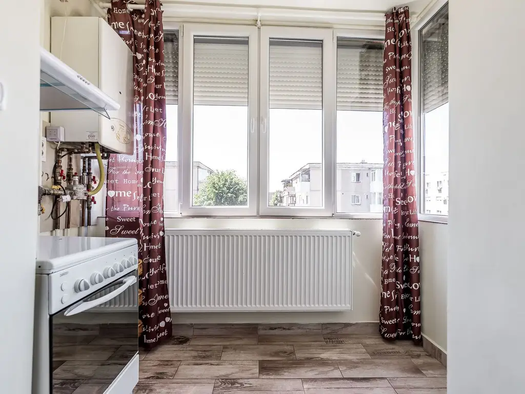 REZERVAT! Ap 2 camere, renovat, 2 balcoane. Cartier Alfa Arad