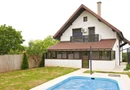Vilă 5 dormitoare, 4 băi, 2 248mp teren, piscină. Preț: 229 000 E.