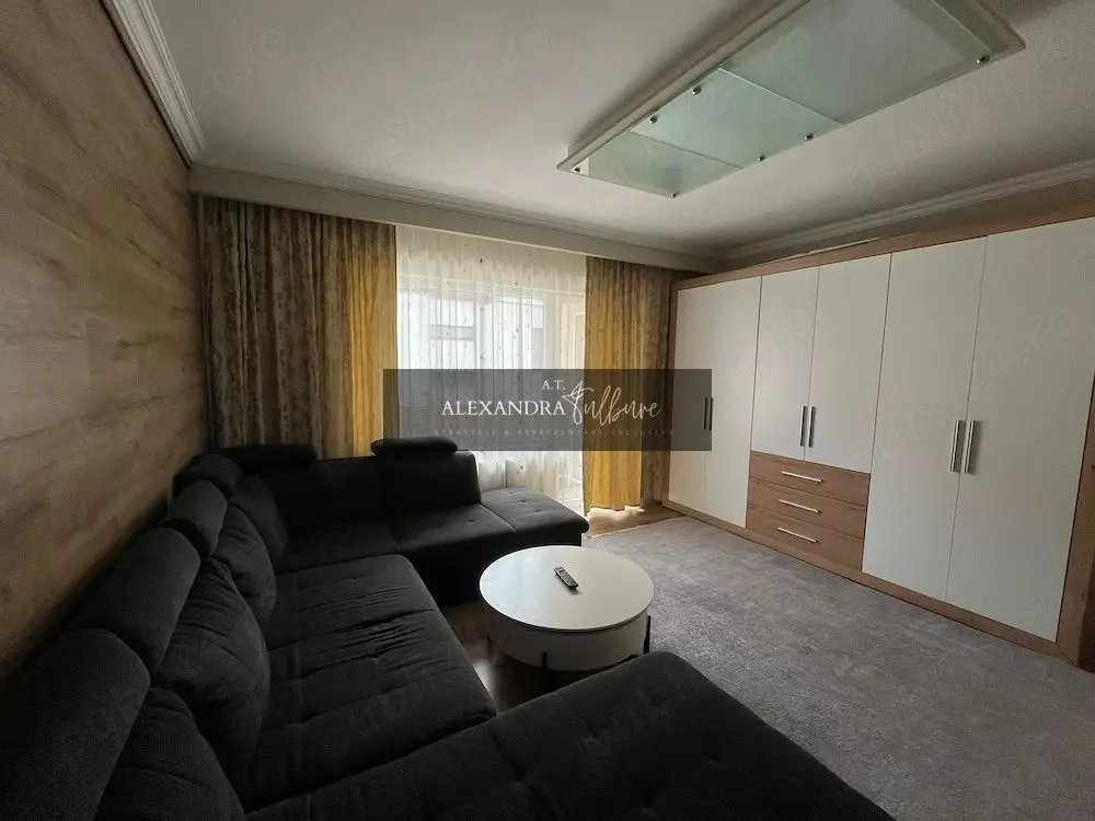 Apartament 2 camere decomandate, balcon, etaj intermediar, parcare