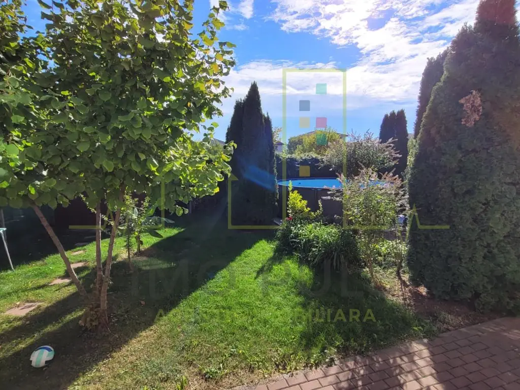 Apartament in vila cu curte mare. Parter.