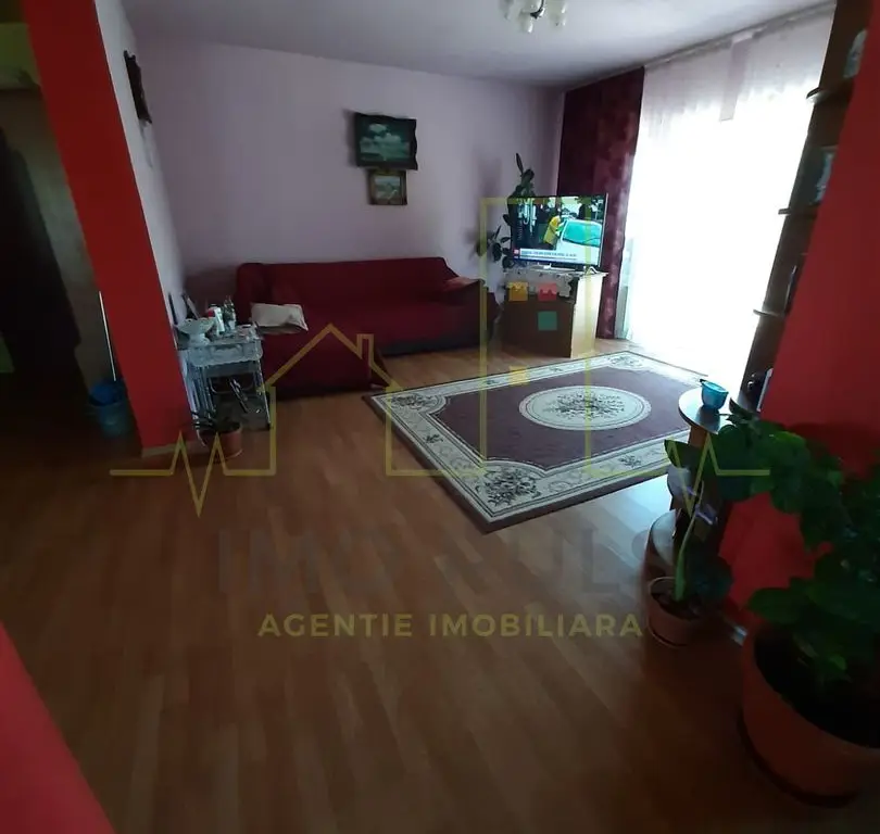 Casa individuala in Dudestii Noi. Panouri solare.