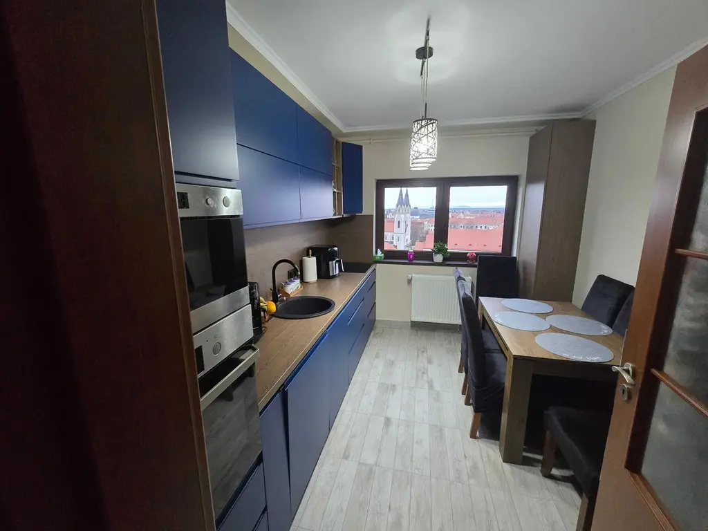 BRASADAS vinde ap 4 cam etaj 10/10 in Centru Nou.