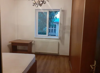 Închiriez apartament cu doua camere