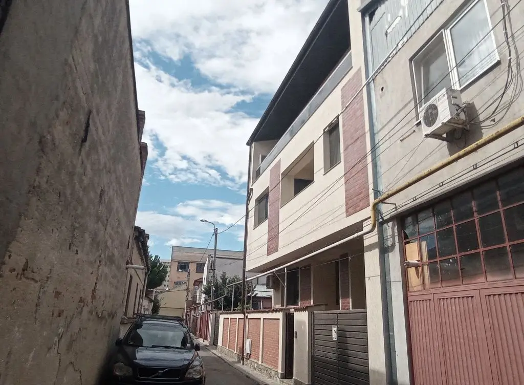 Casa unifamiliala pretabil sediu firma în cartierul Vatra Luminoasa