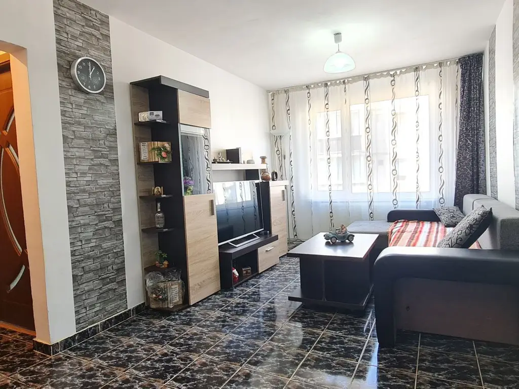 Apartament 4 camere decomandat mobilat utilat