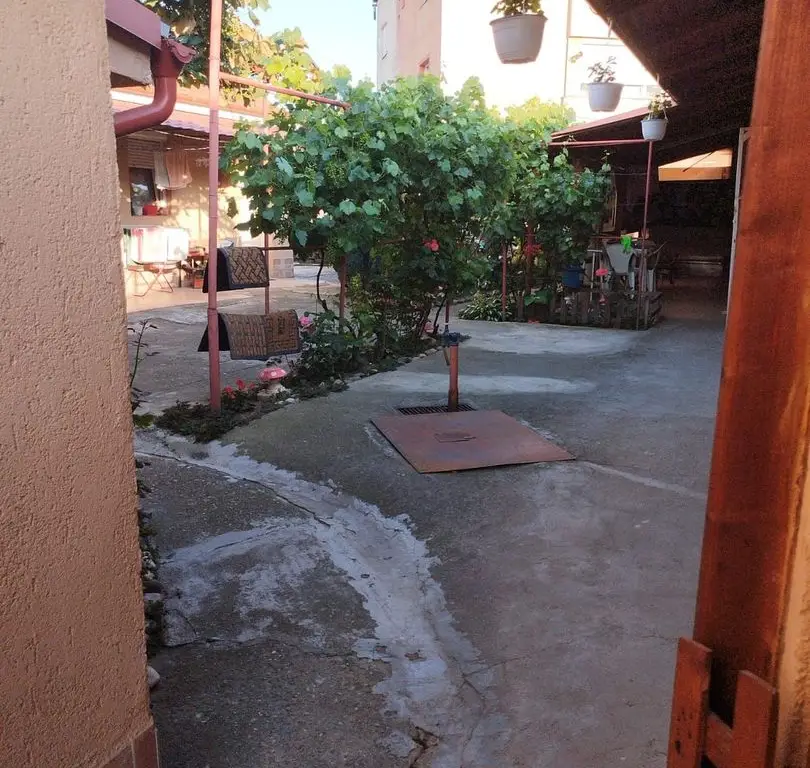 ageuropa.ro vinde casa in zona 14 Mai cu 3 cam. si teren aferent de 500mp.