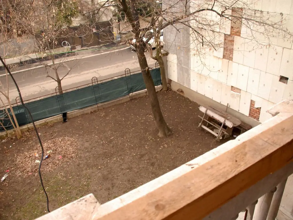 Vand 3 apartamente intr-o vila cu 1 etaj