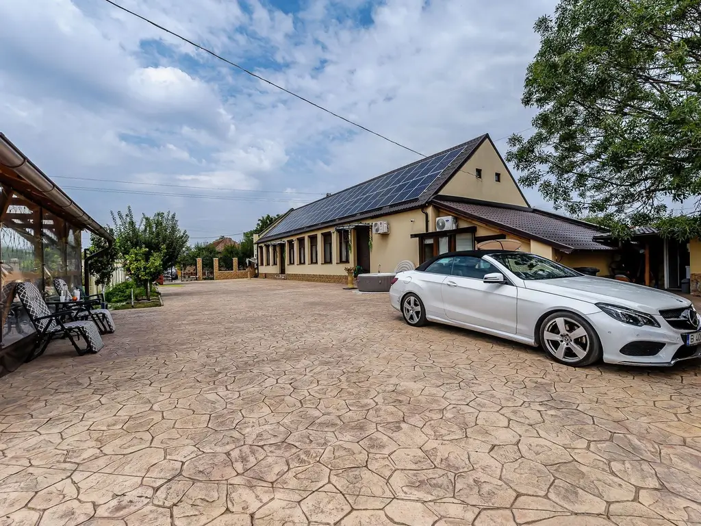 Rezervat Proprietate de vis cu teren 2880 mp și facilități PREMIUM
