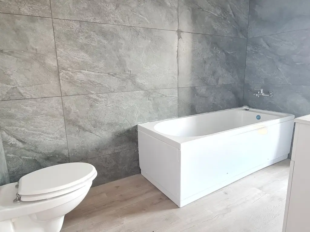 Casa individuala 4 camere 3 bai si garaj Cartier Izvor