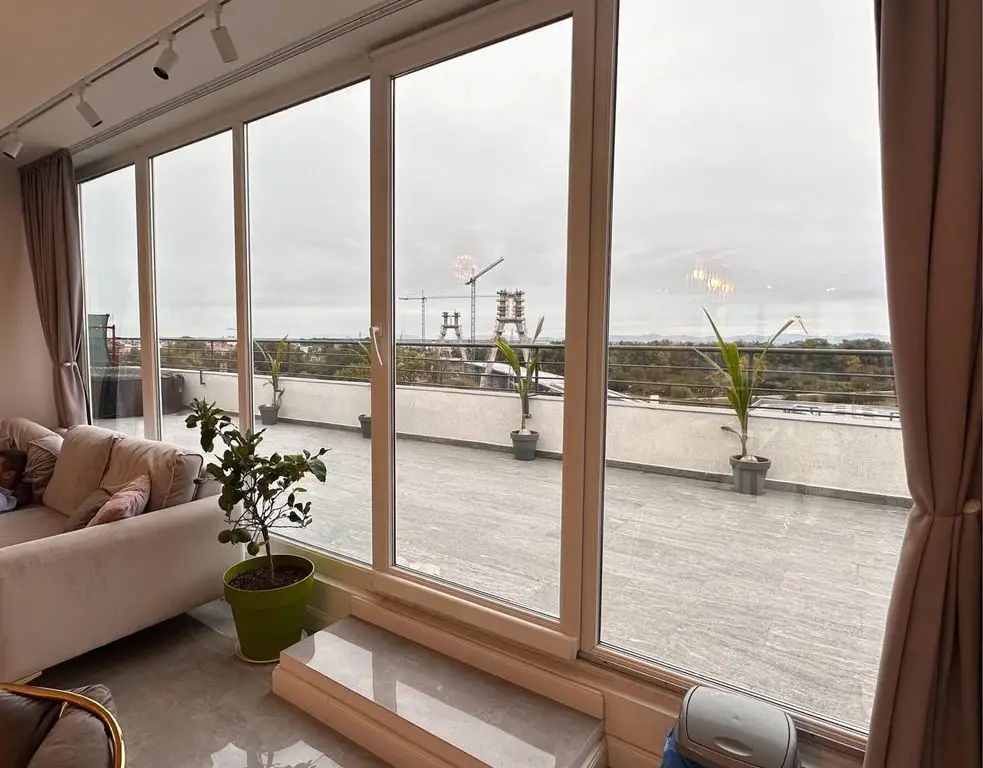 BRASAFAS vinde penthouse lux cu vedere panoramica.