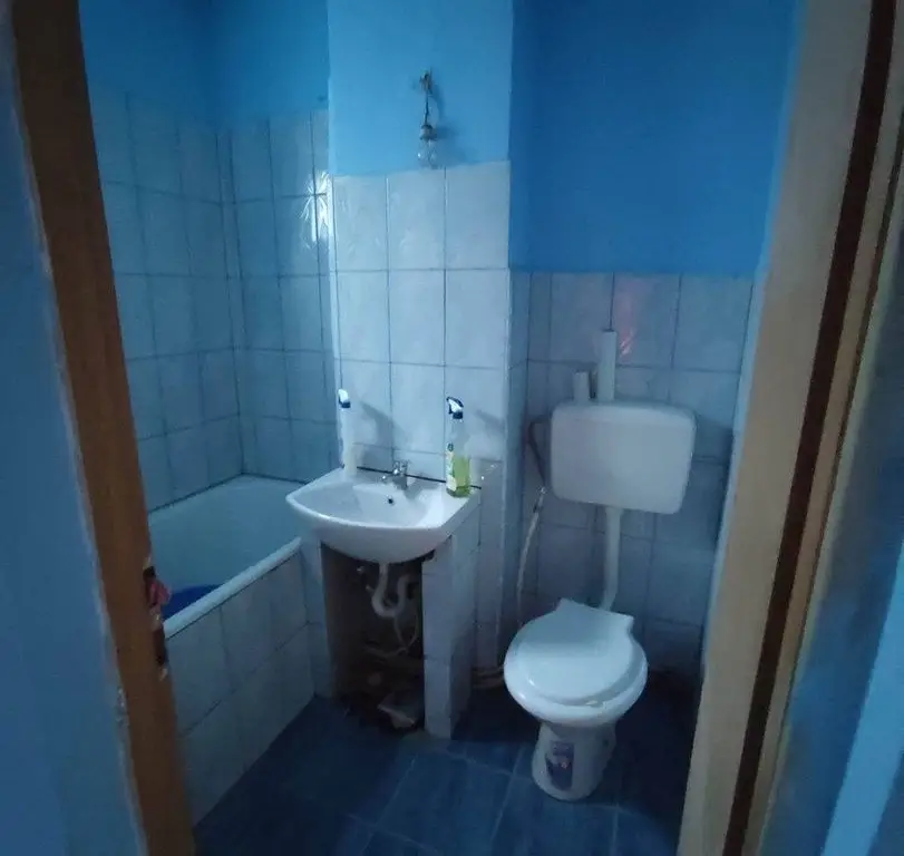 Ag BRASADAS vinde apt 3 cam etaj 3/4 CARAMIDA Solidarității.