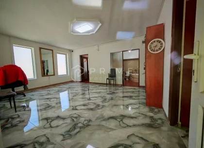 De Vânzare sau Închiriere: Clădire Mixtă (188 mp) cu Teren de 160 mp