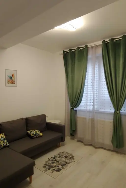Inchiriez apartament nou 3 camere + 2 băi, lângă parcul Titănel