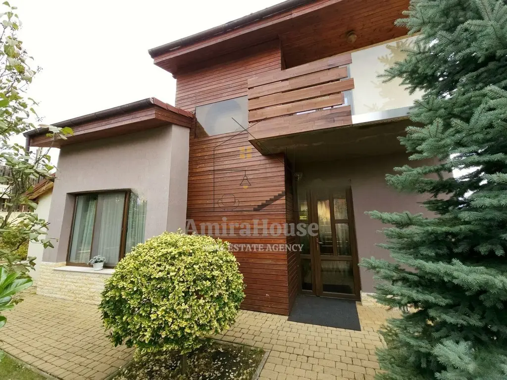 Casa individuala 5 camere, teren 600 mp, finisata, 167 mp utili zona str Oasului