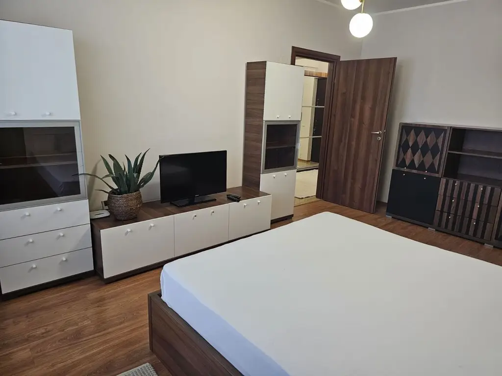 De inchiriat o camera Italian Residence, etaj 9/12, 420 euro
