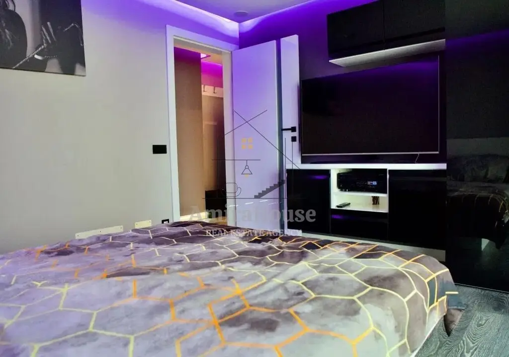 Apartament 3 camere tip Penthouse, 80 mp, 30 mp terasa, boxa, 2 parcari, Marasti
