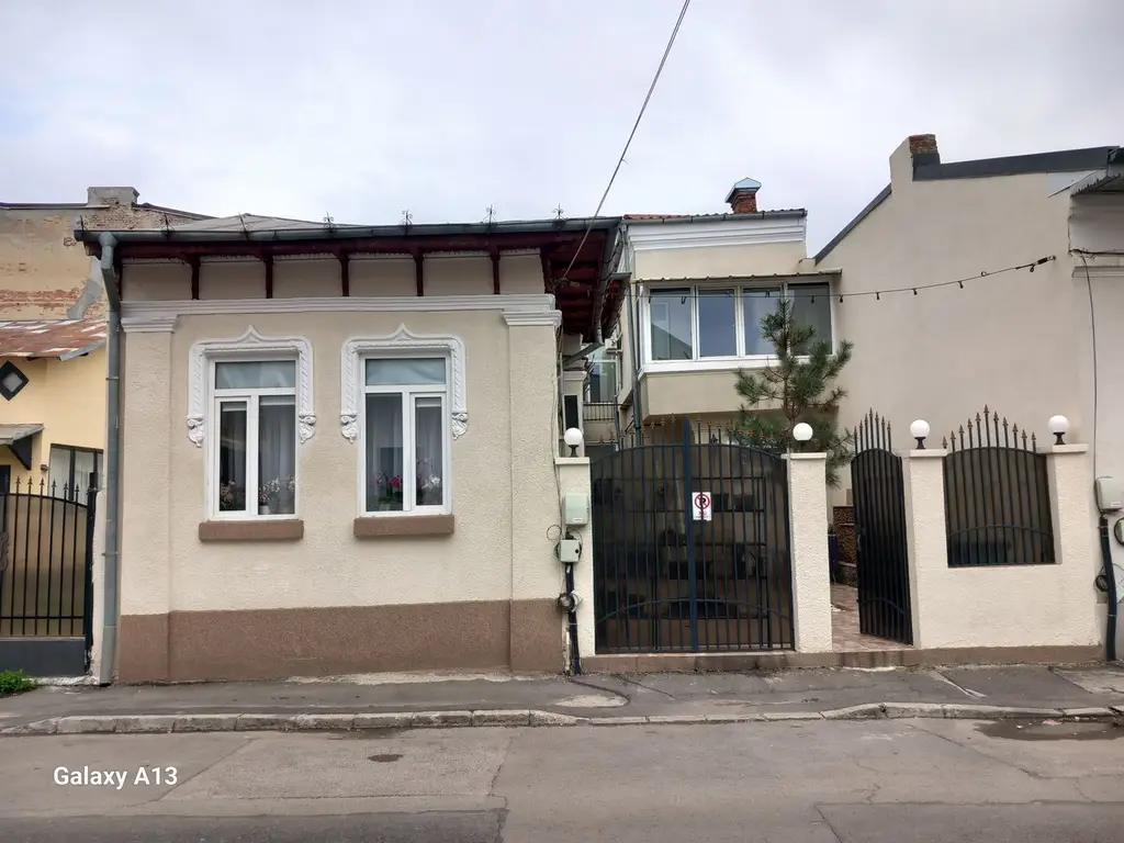BRASADAS vinde casa curte comuna 3 cam 77mp HALA TRAIAN