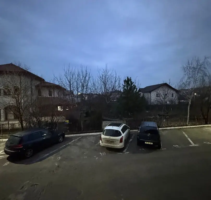 Ap 2 cam Militari Residence cu parcare inclusa
