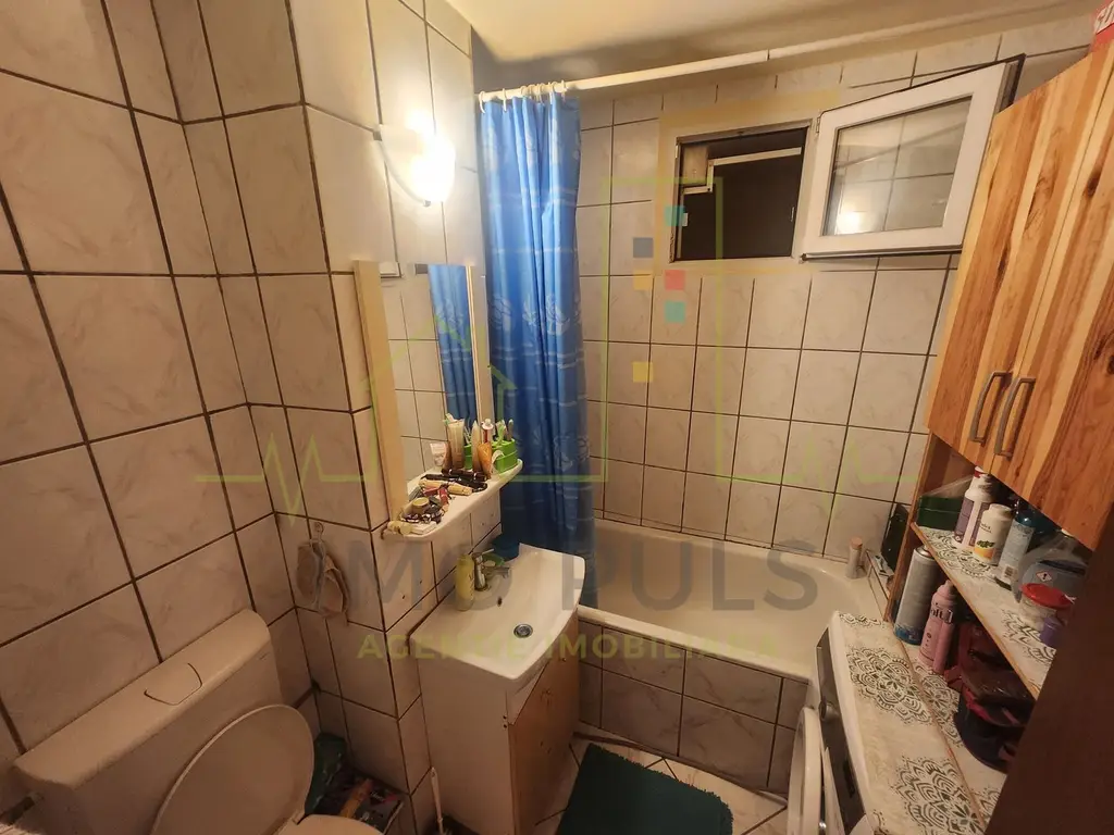 Apartament cu 3 camere. Decomandat. Lipovei. Bloc izolat.