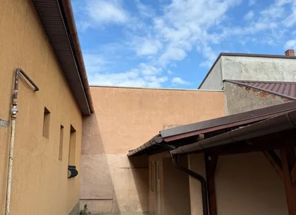 BRASADAS vinde casa 7 cam 11 ari teren renovată integral.