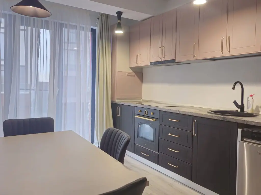 Apartament 2 camere Central Park, etaj 1, 560 euro
