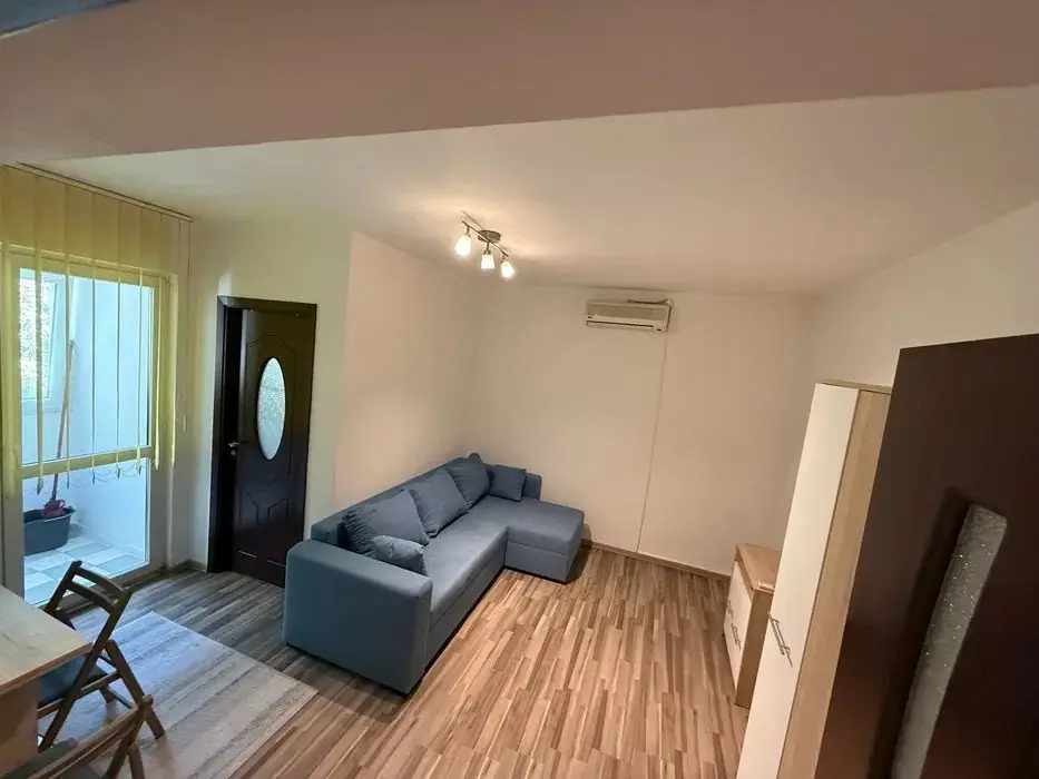 Apartament de Vanzare - 2 Camere - Aparatorii Patriei - 50 mp