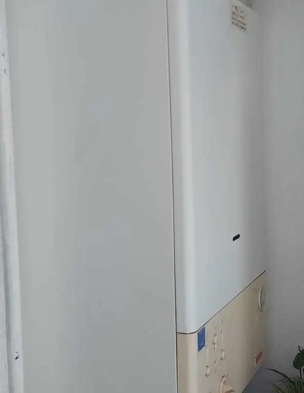 BRASADAS vinde ap 2 cam etaj 4/4 in Carpați 1.