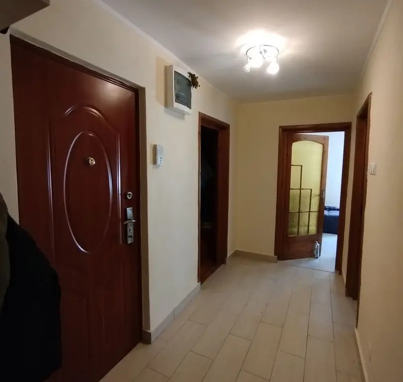 BRASADAS vinde ap 3 cam Carpați 2 etaj 1/4.