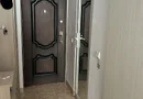 BRASADAS vinde garsoniera pe Ostrovului la etajul 1/4.