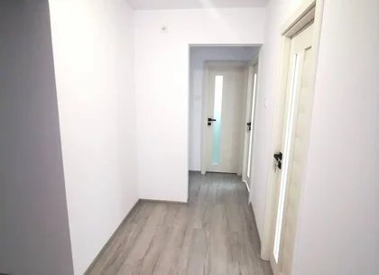 De vanzare apartament cu 2 camere, central. et. 3, 79.900 euro