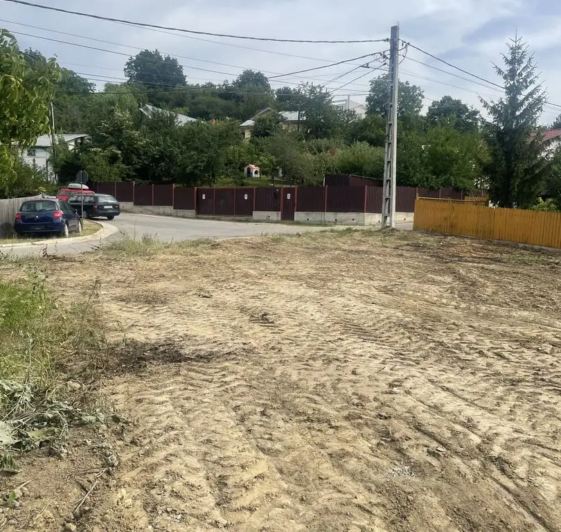 Iasi - Tomesti 3600mp intravilan intre case zona linistita + utilități