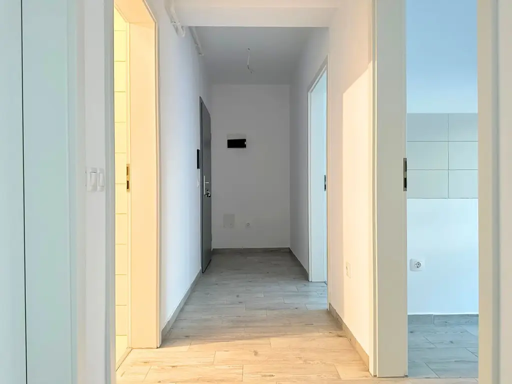 VÂNZARE APARTAMENT 2,5 CAMERE  NOU NELOCUIT