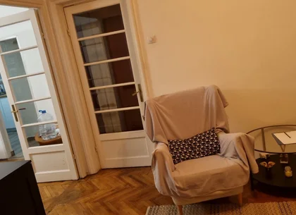 BRASADAS vinde ap 3 cam etaj 1/3 in zona Unirii.